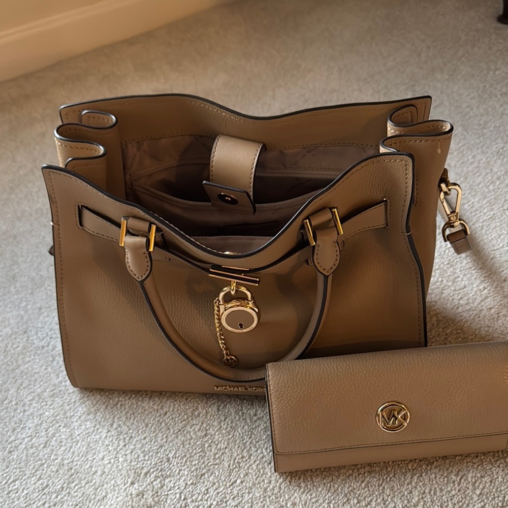 Michael Kors Tan Leather Handbag and Wallet Set Hamiltoni.